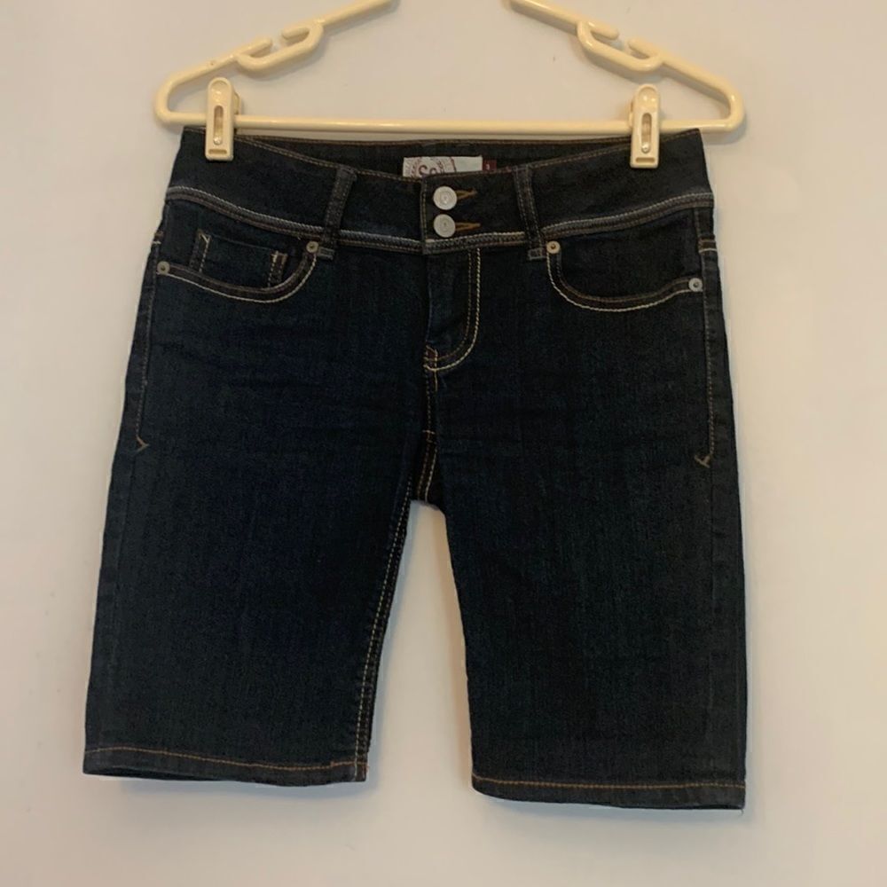 So denim shorts Decorative pockets Length 17” Size 3